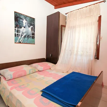 Robinson Mirela Appartement *