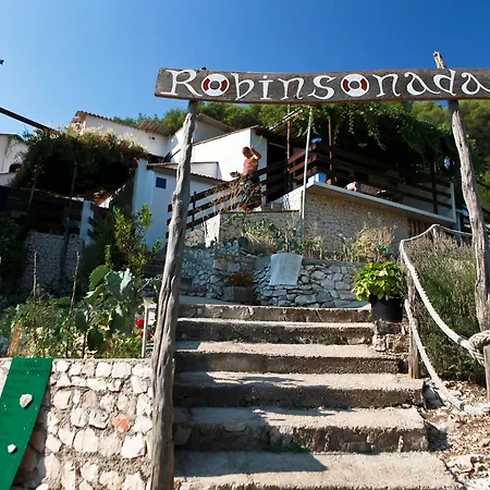 Robinson Mirela * Bogomolje