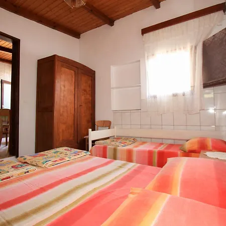 Apartment Robinson Mirela Bogomolje